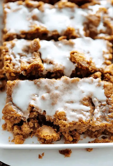 Pumpkin Cinnamon Roll Cake