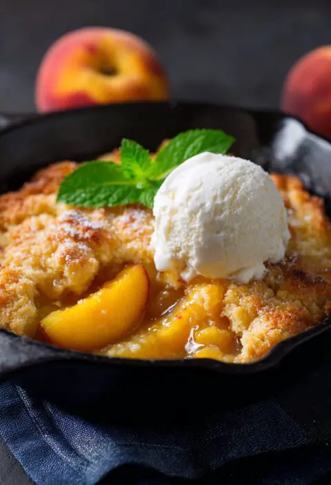 Easy Skillet Peach Cobbler Recipe
